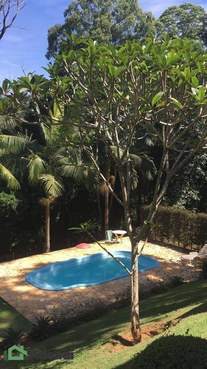 Casa para alugar com 4 quartos, 270m² - Foto 1