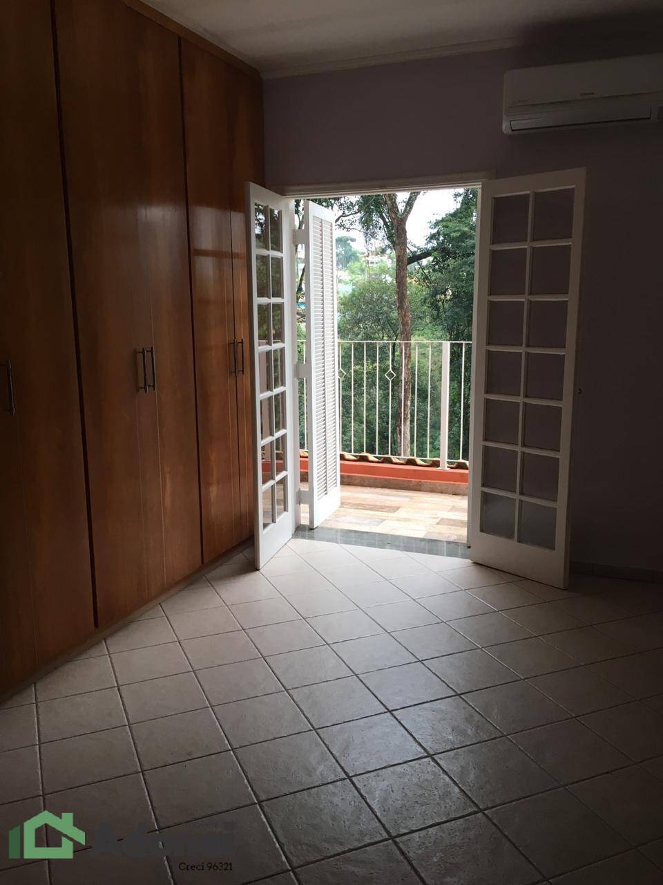 Casa para alugar com 4 quartos, 270m² - Foto 10