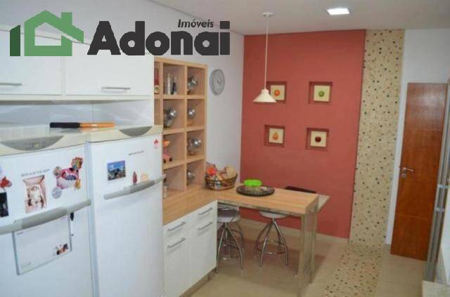 Casa à venda com 3 quartos, 340m² - Foto 2