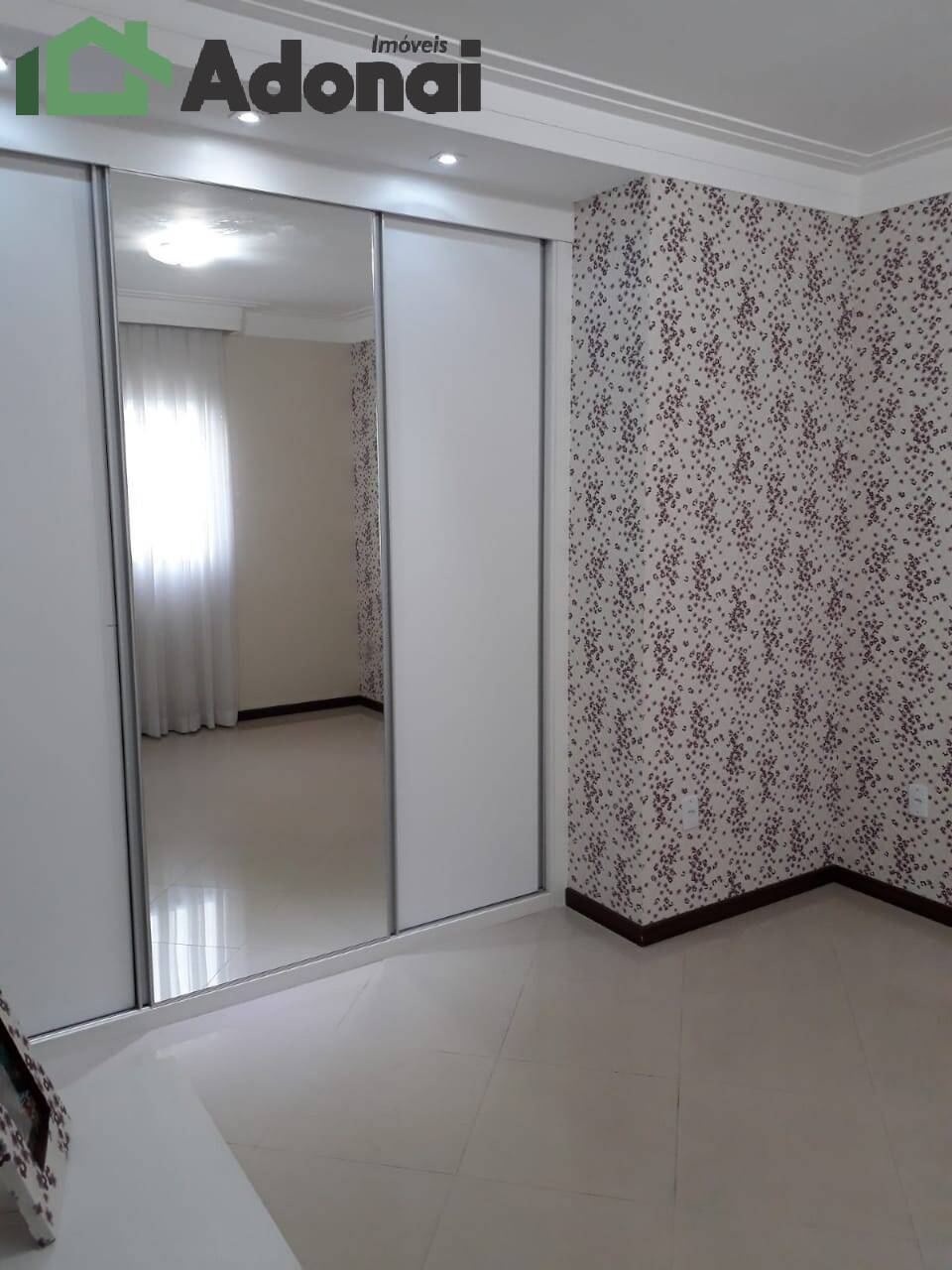 Casa à venda com 3 quartos, 225m² - Foto 3