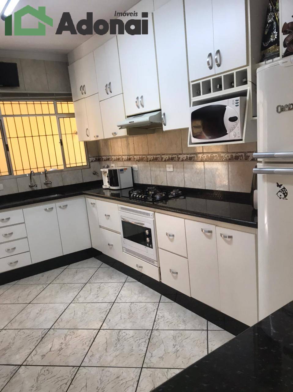 Casa à venda com 3 quartos, 230m² - Foto 1