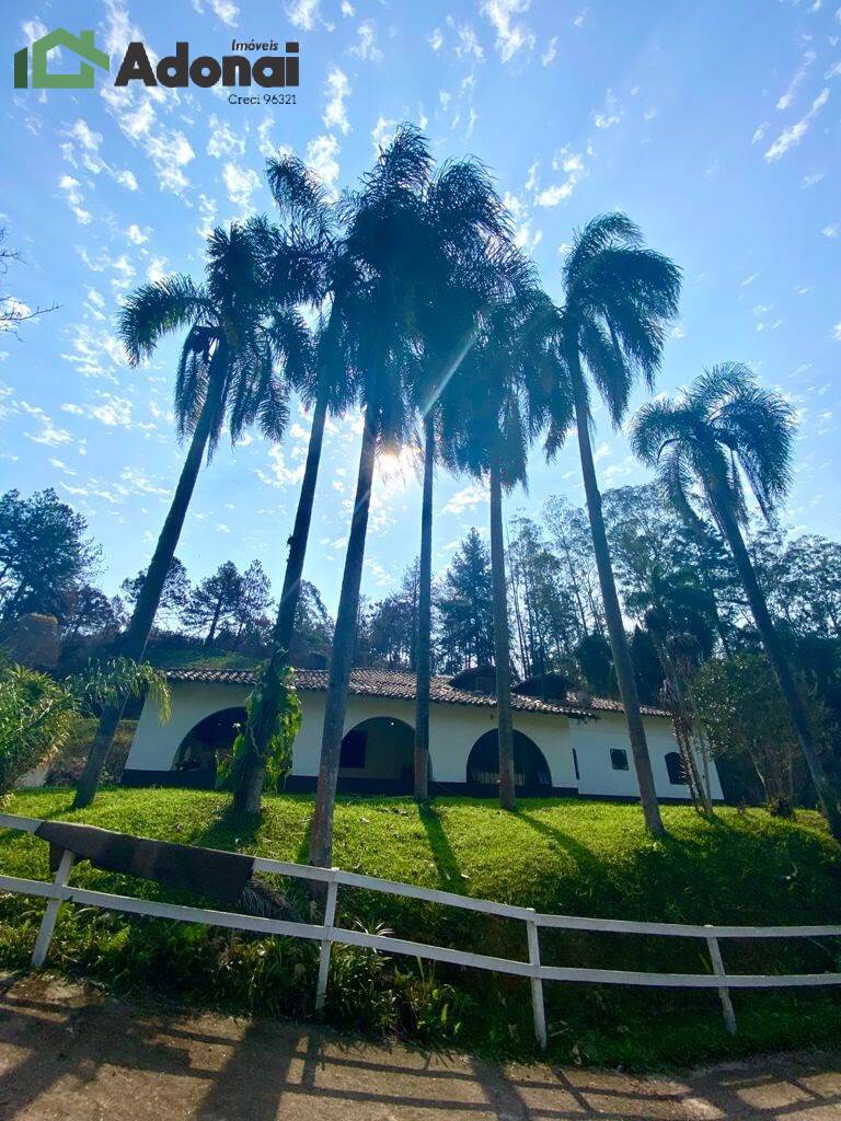 Fazenda à venda com 5 quartos, 500m² - Foto 1