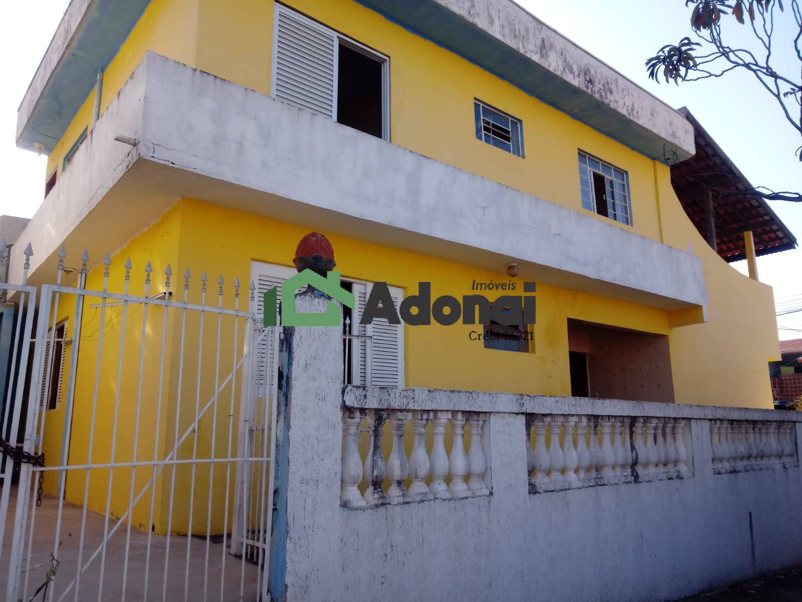 Casa à venda com 4 quartos, 177m² - Foto 1