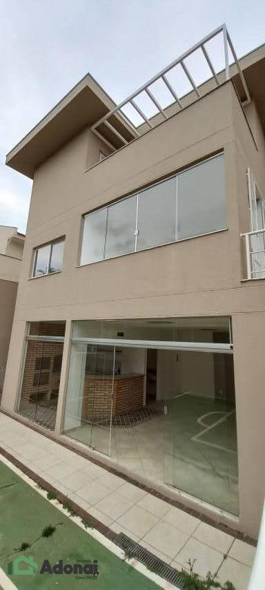 Casa à venda com 3 quartos, 326m² - Foto 2