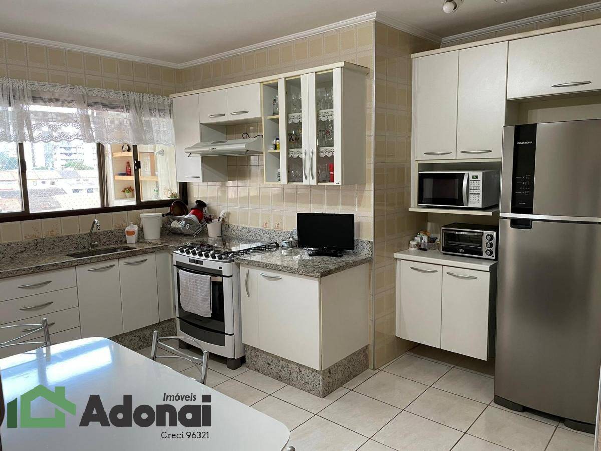 Apartamento à venda com 3 quartos, 150m² - Foto 8