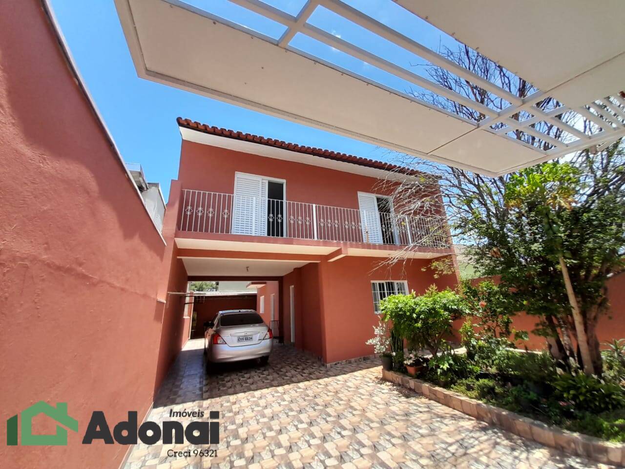 Casa à venda com 3 quartos, 200m² - Foto 1