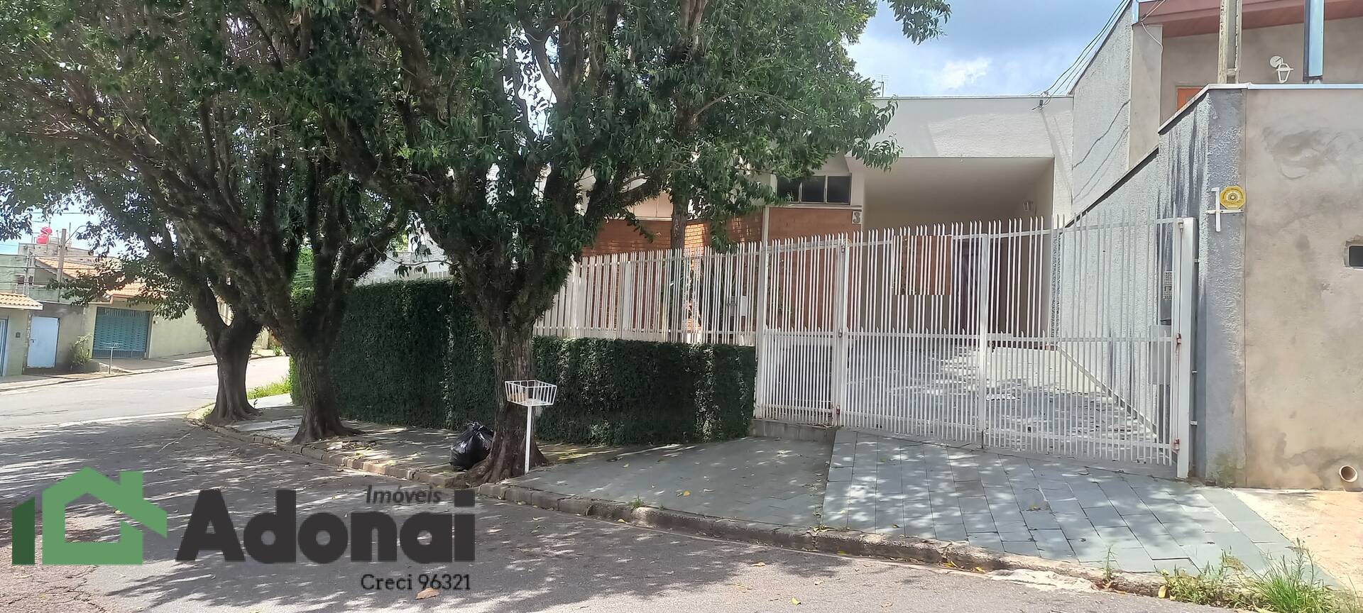 Casa à venda com 3 quartos, 120m² - Foto 1