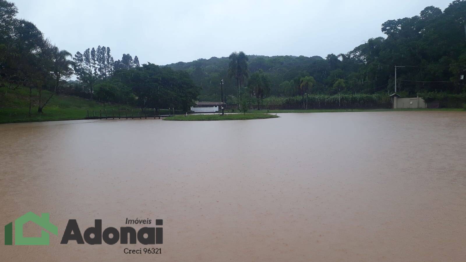 Fazenda à venda com 4 quartos, 350m² - Foto 1