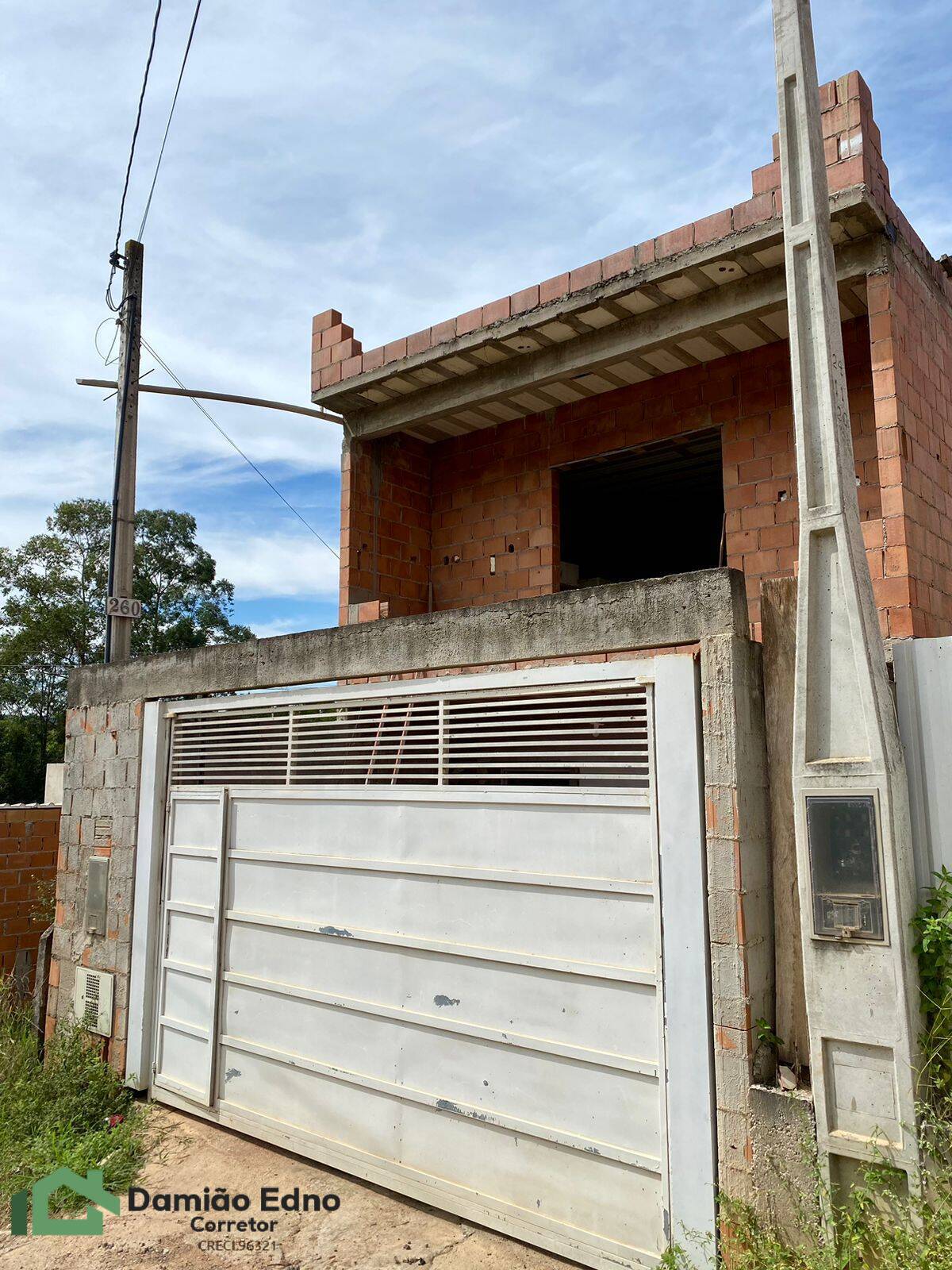 Casa à venda com 2 quartos, 115m² - Foto 1