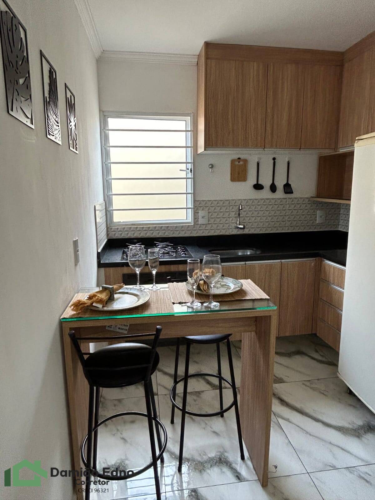 Casa para alugar com 2 quartos, 75m² - Foto 2