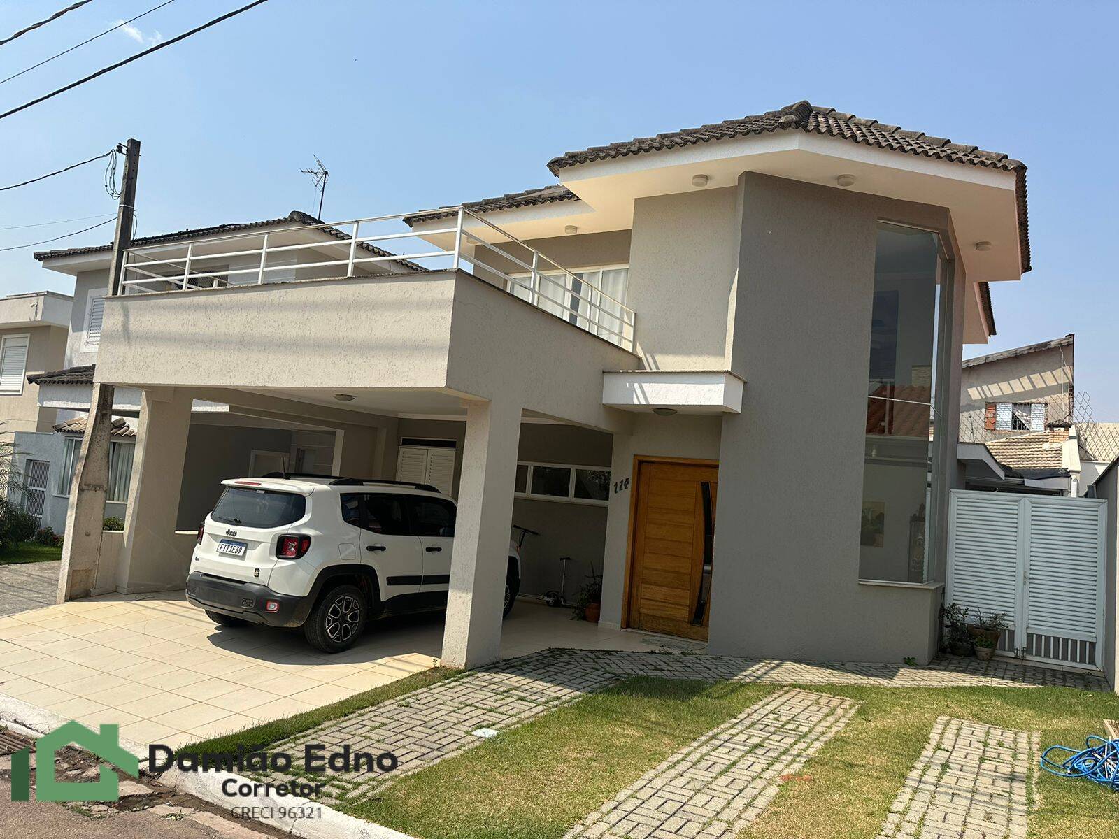 Casa à venda com 3 quartos, 297m² - Foto 1