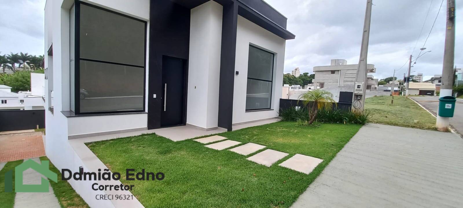 Casa à venda com 3 quartos, 208m² - Foto 4