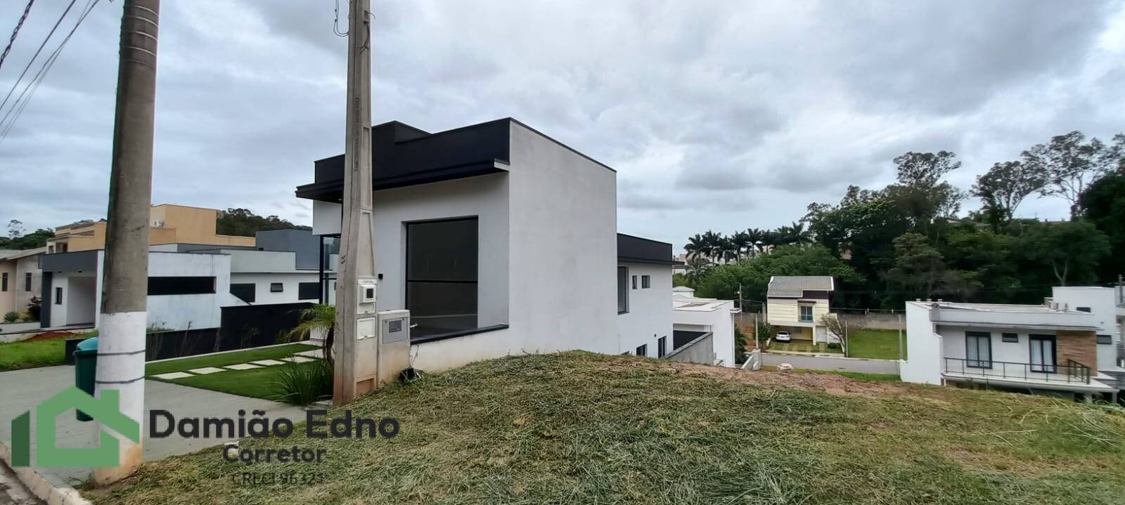 Casa à venda com 3 quartos, 208m² - Foto 2