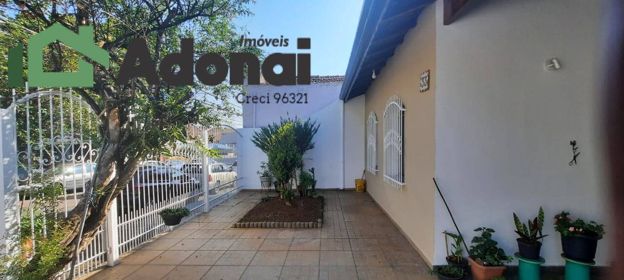 Casa à venda com 3 quartos, 230m² - Foto 1