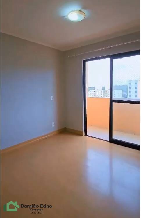 Apartamento à venda com 3 quartos, 100m² - Foto 3